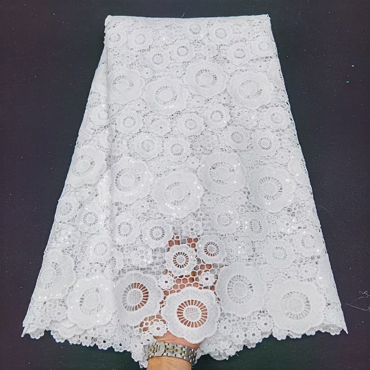 Bridal Lace wprowadza na rynek nową kolekcję eleganckich i ponadczasowych akcesoriów ślubnych